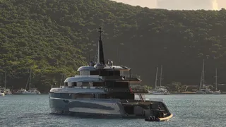 Horizon Yachts announces sale of first FD90 with split-use skylounge